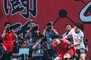大比分战胜对手，球队士气高昂