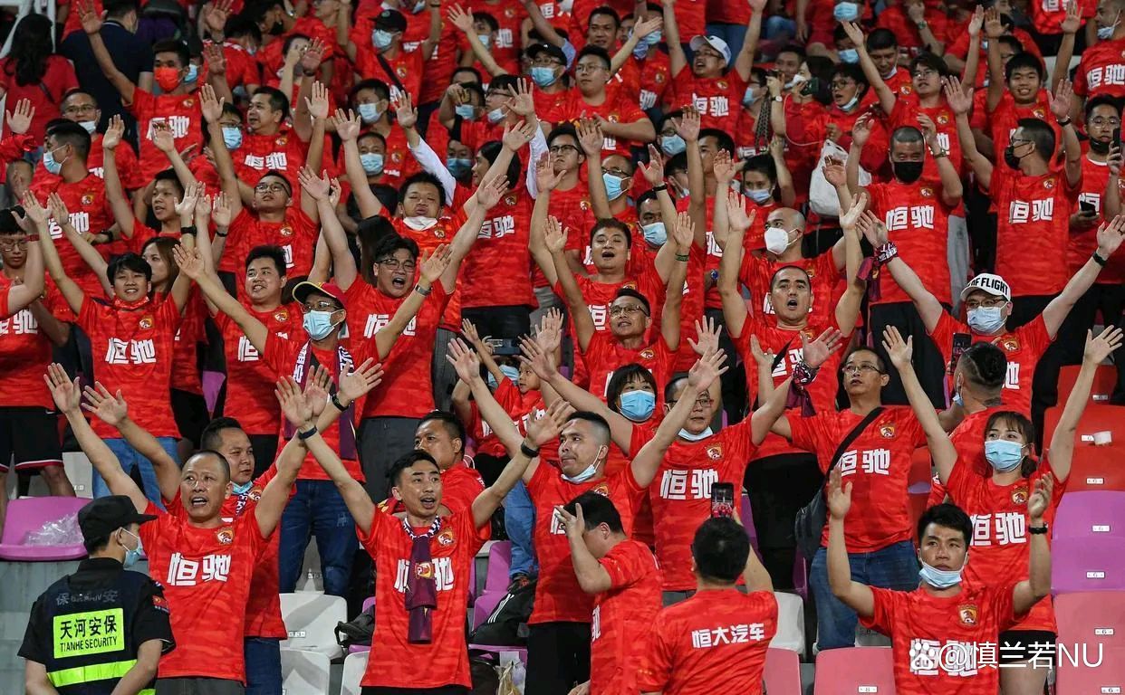 广州恒大击败对手，稳坐积分榜榜首