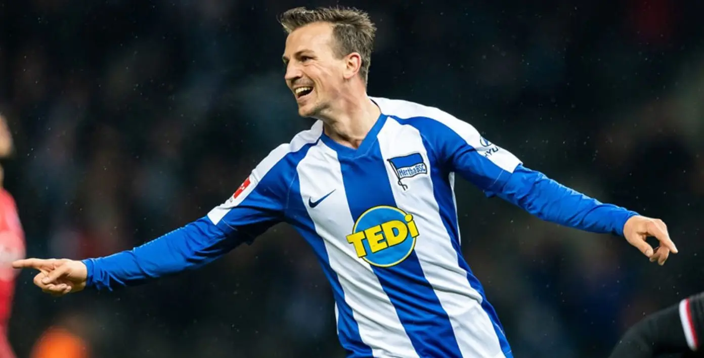 柏林赫塔门将出色扑救，帮助球队保持领先